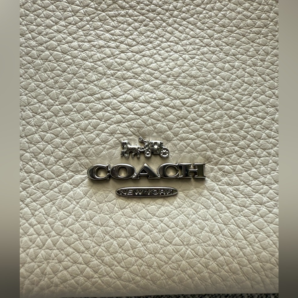 NWOT Coach Black and Cream Wristlet - Picture 4 of 8